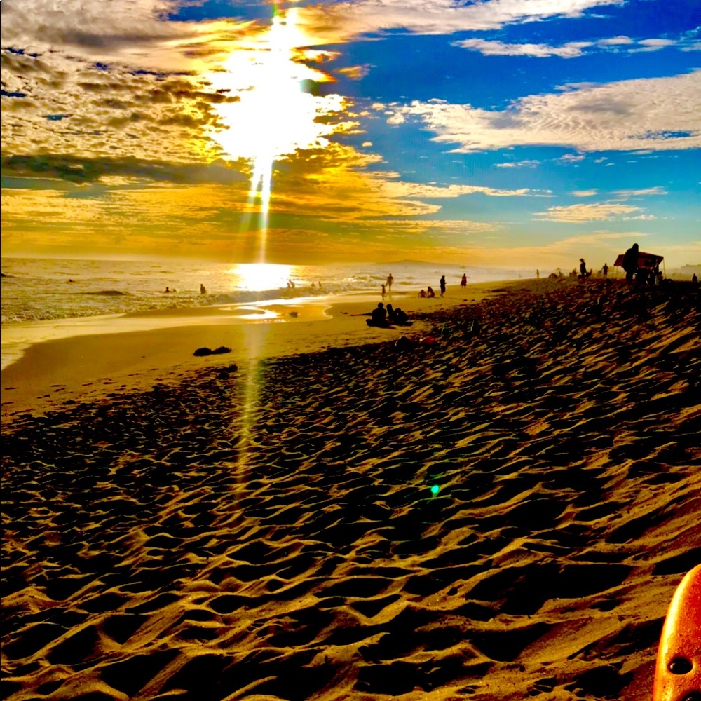 Huntington Beach 🏝 at sunset 🌅